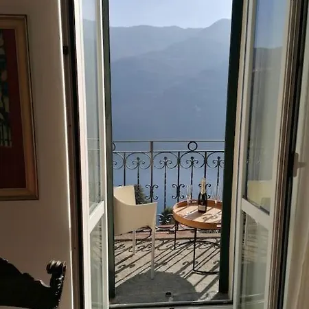 Simo House/ Stunning View/ Balcony Appartamento
